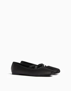 BERSHKA Ballerines satinées élastiques Noir Hot
