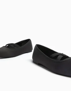 BERSHKA Ballerines satinées élastiques Noir Hot