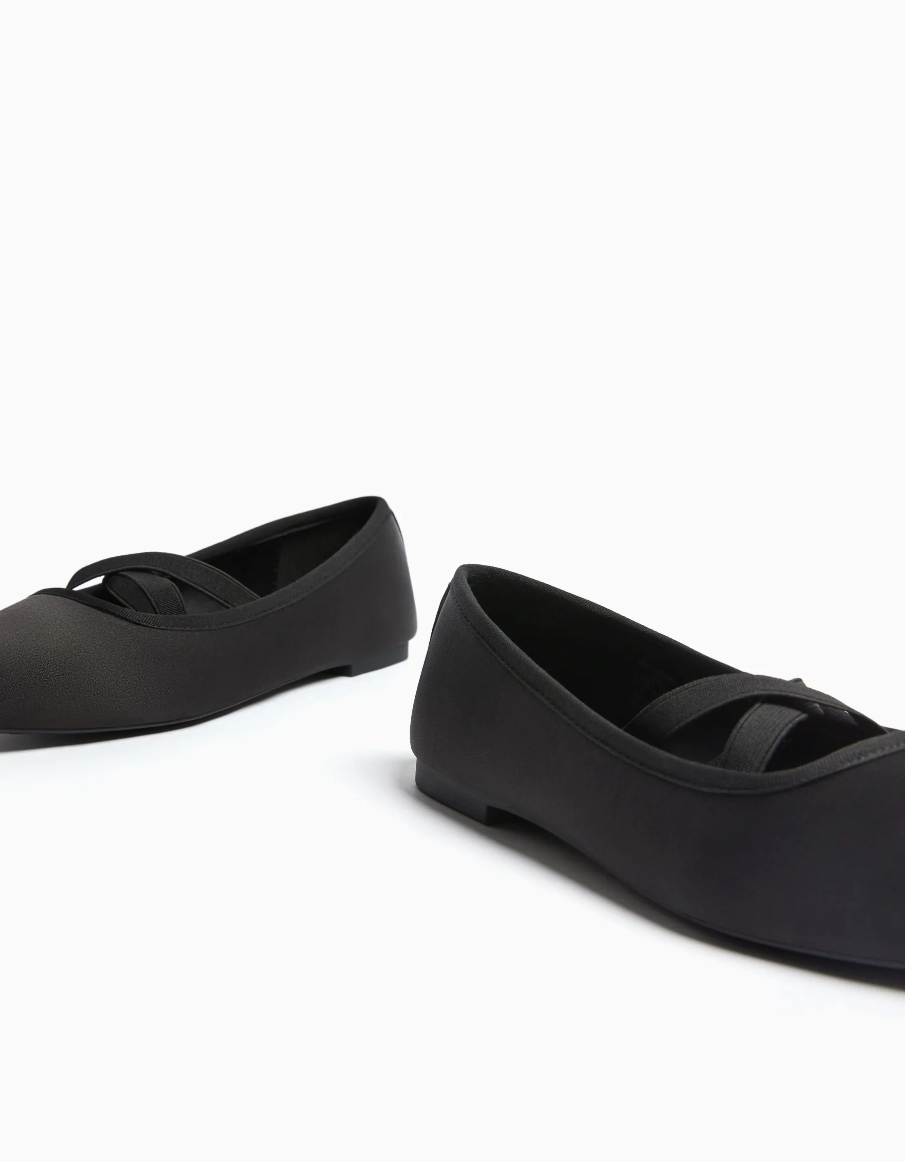 BERSHKA Ballerines satinées élastiques Noir Hot