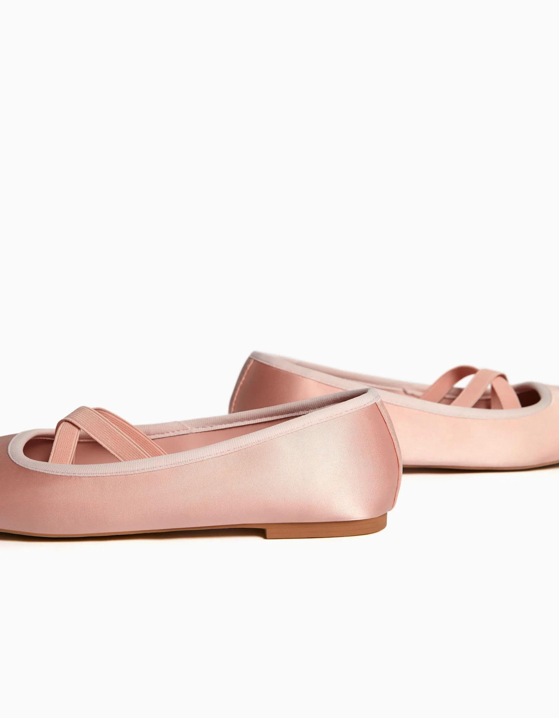 BERSHKA Ballerines satinées élastiques Noir Best