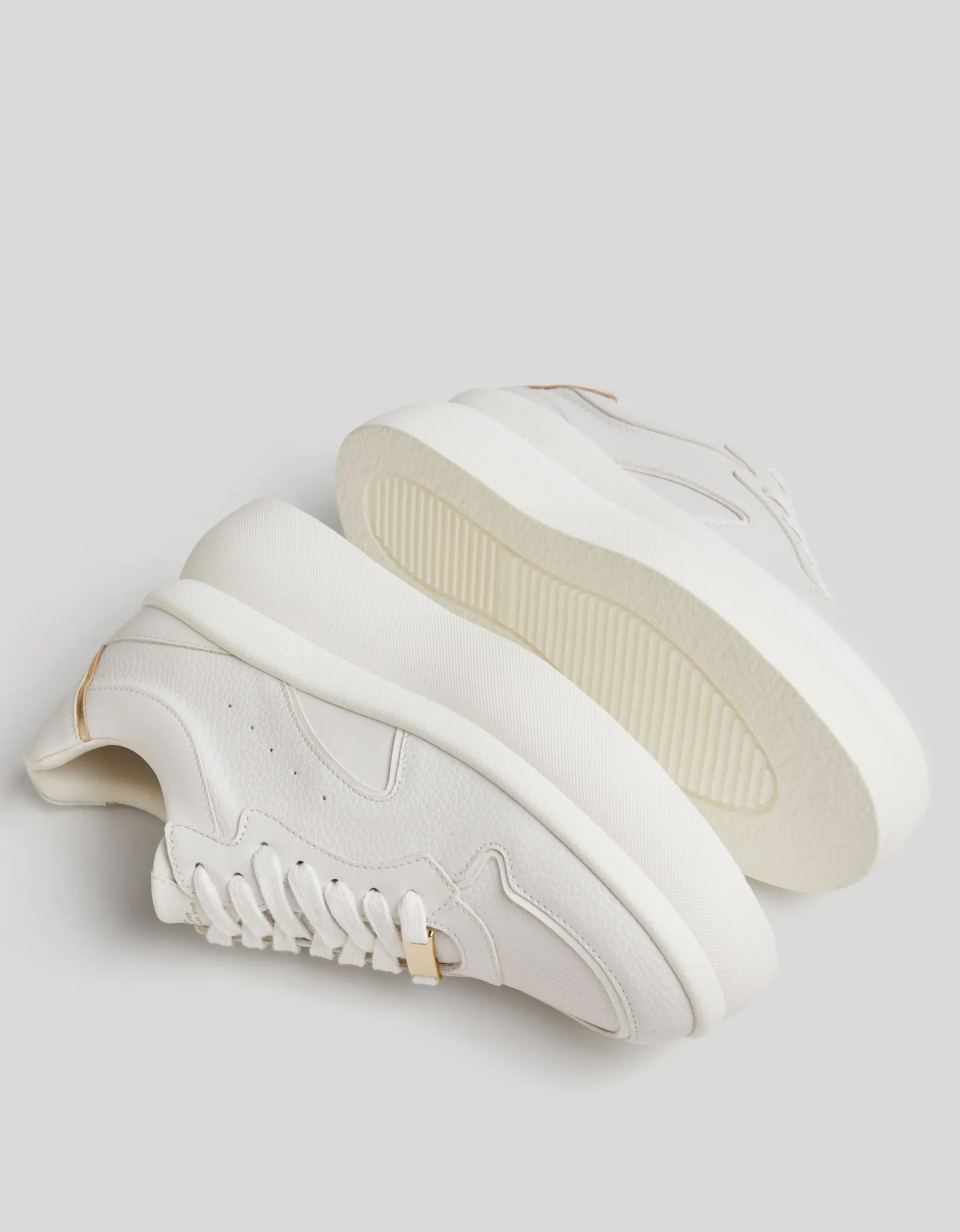 BERSHKA Baskets compensées décoration. Blanc Best Sale