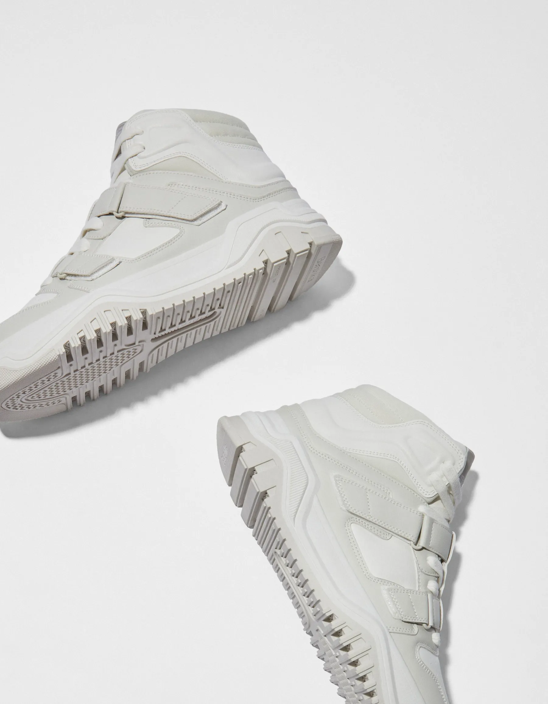 BERSHKA Baskets montantes à scratch homme Blanc Fashion