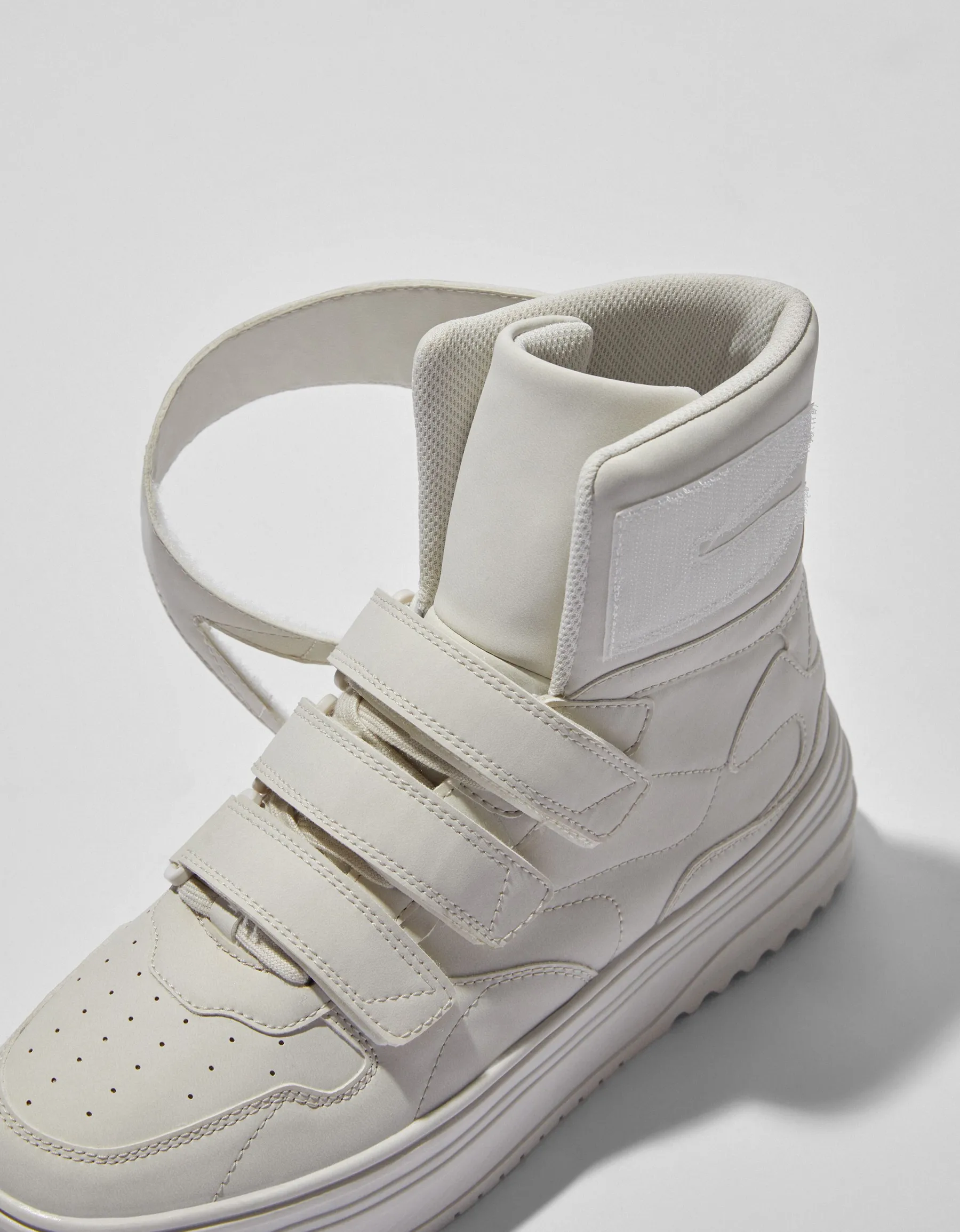 BERSHKA Baskets montantes homme Écru Cheap