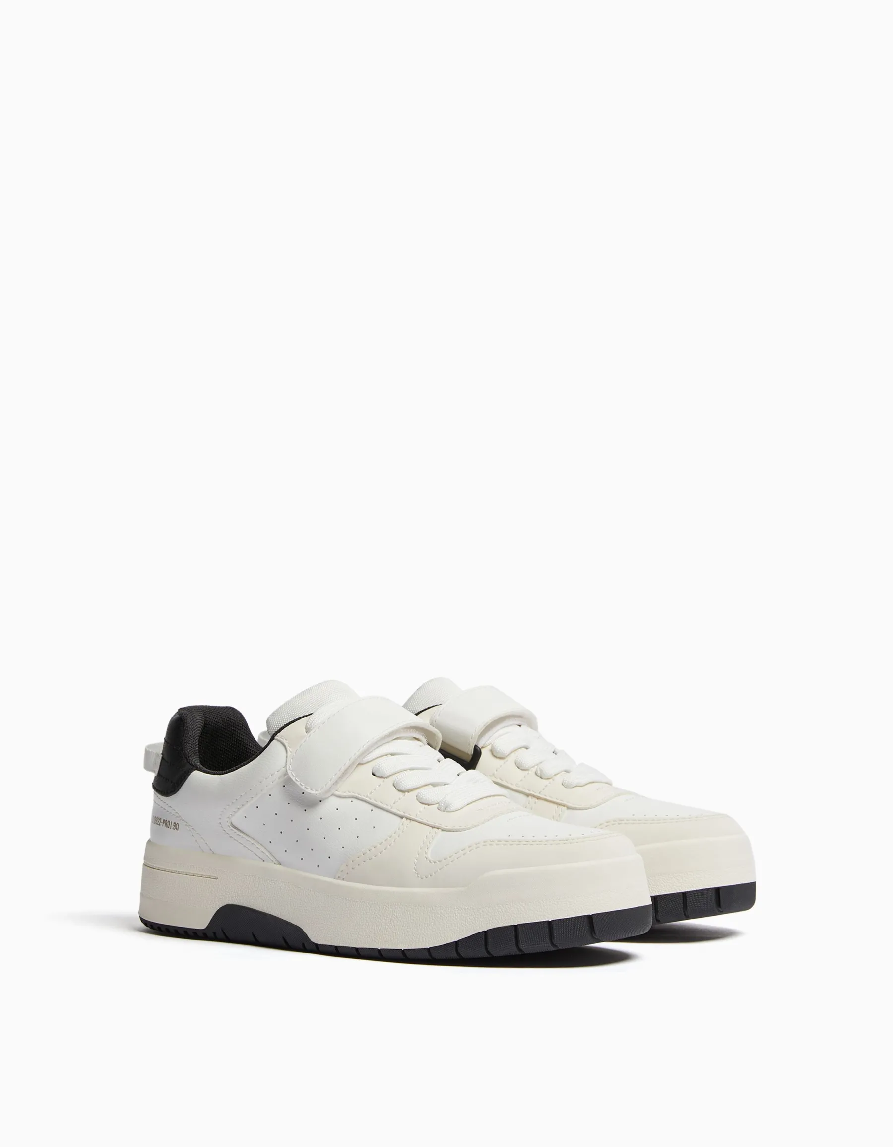 BERSHKA Baskets perforées détail bride Blanc Online