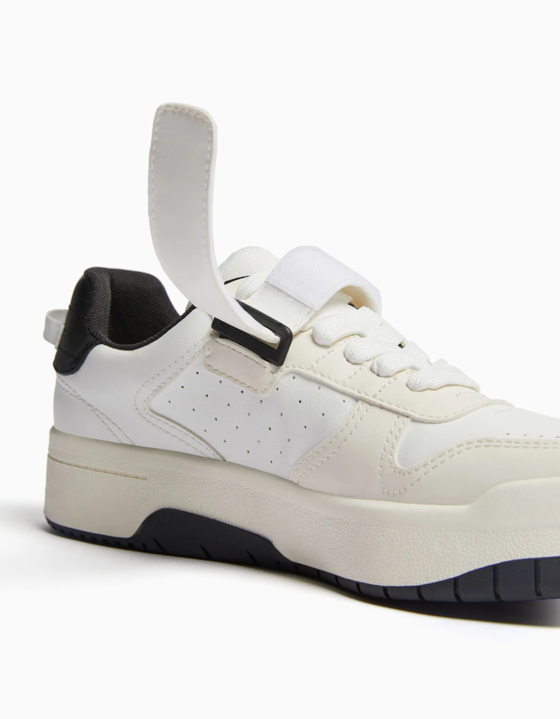 BERSHKA Baskets perforées détail bride Blanc Best Sale