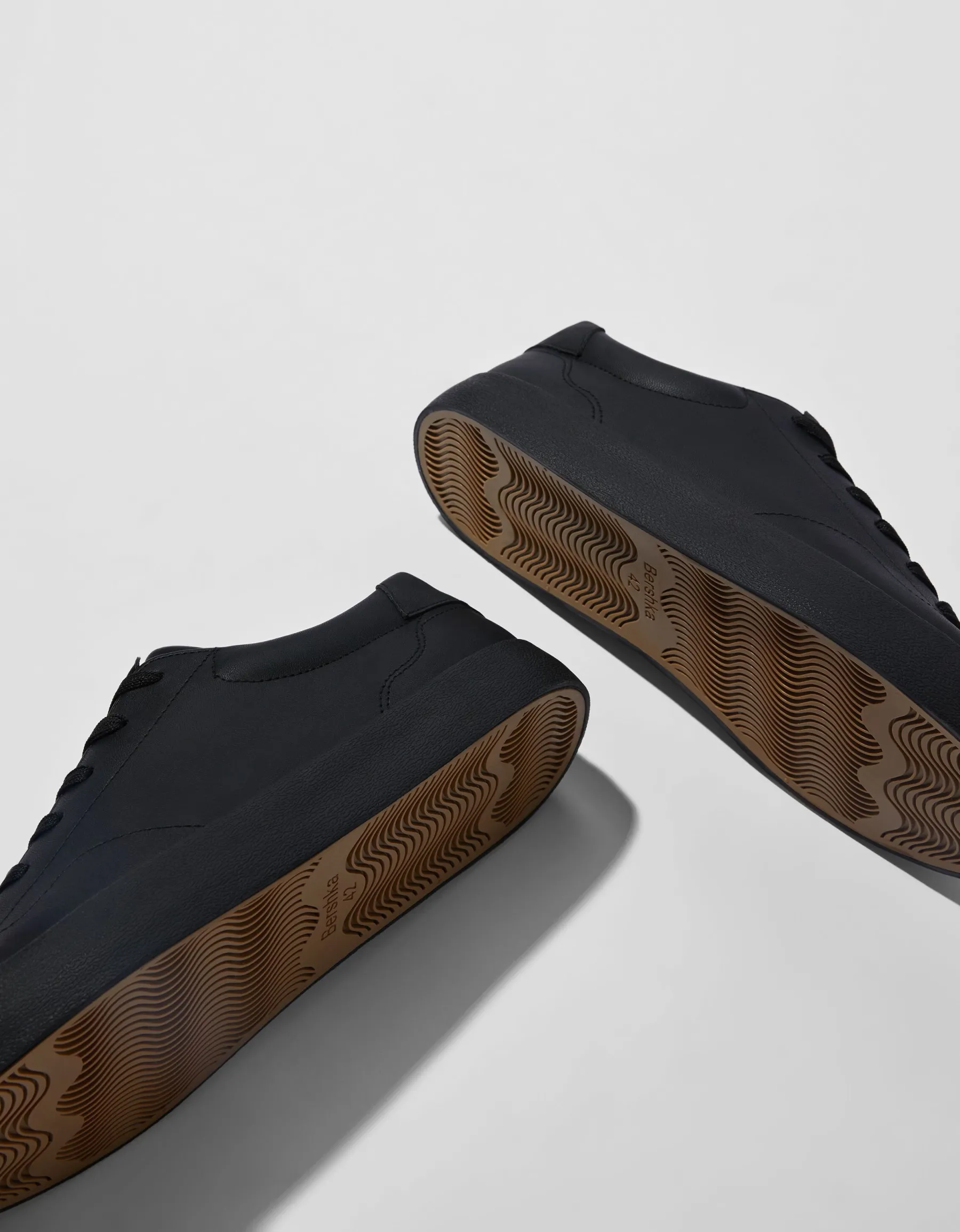 BERSHKA Baskets unies homme. Blanc Fashion