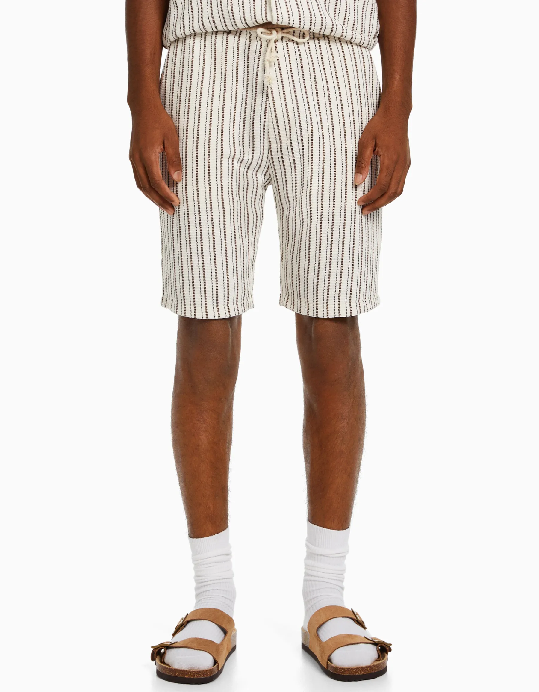 BERSHKA Bermuda jogger rustique rayures Blanc / Noir Cheap