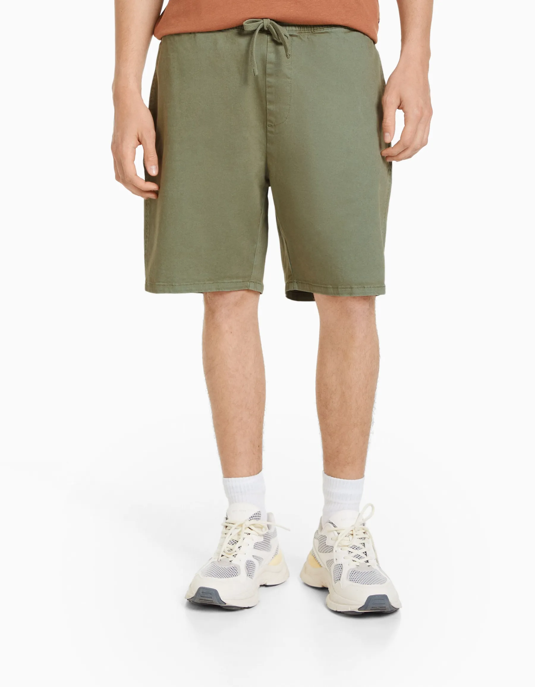 BERSHKA Bermuda style jogger Kaki Fashion