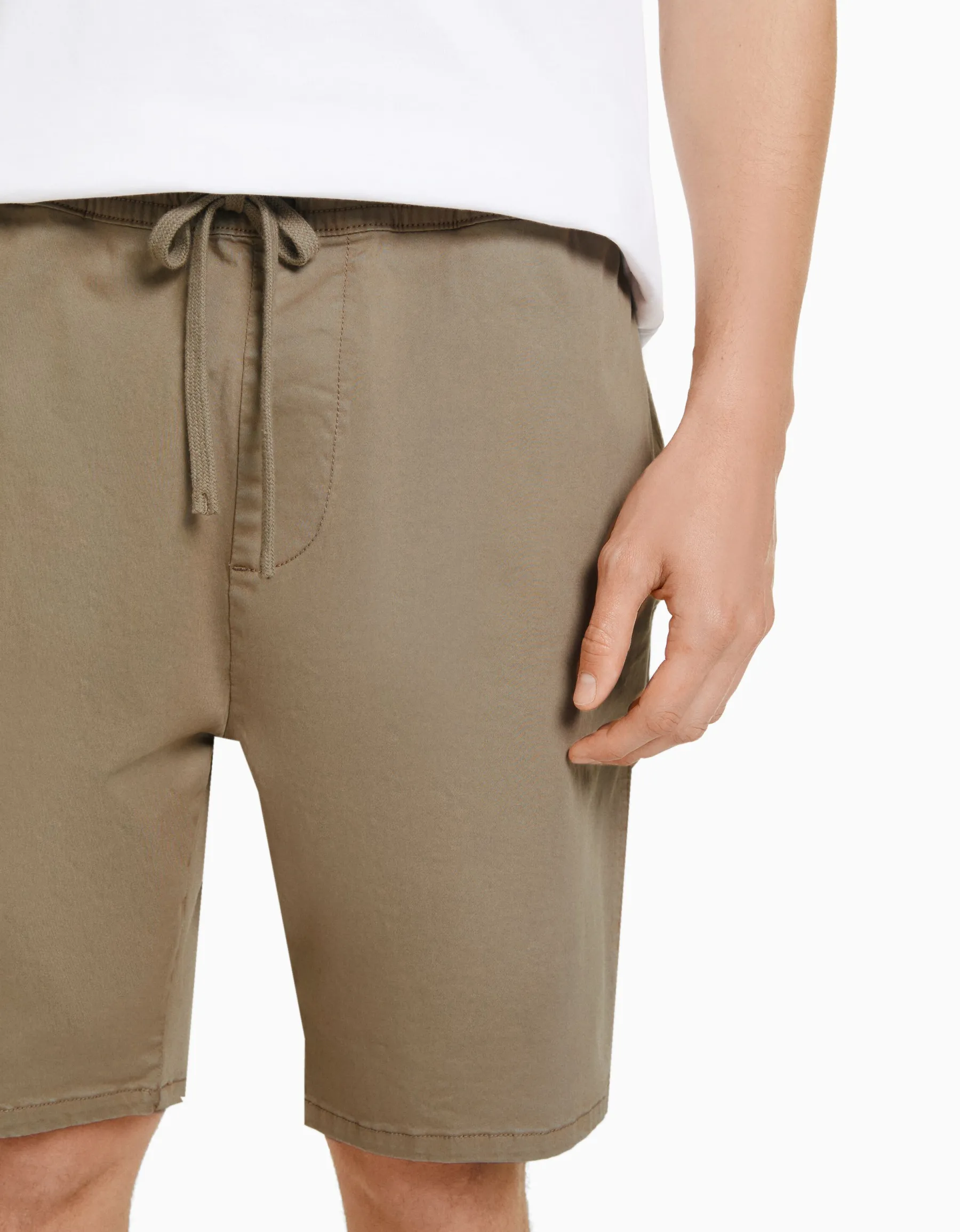 BERSHKA Bermuda style jogger Kaki Hot