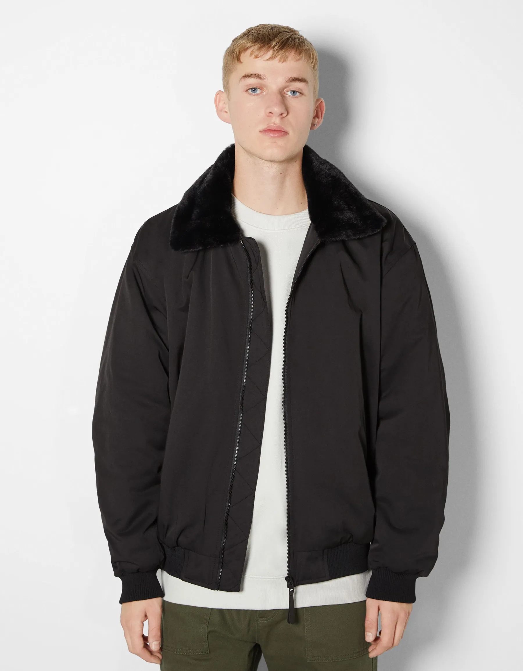 BERSHKA Blouson bomber col fourrure Noir Sale