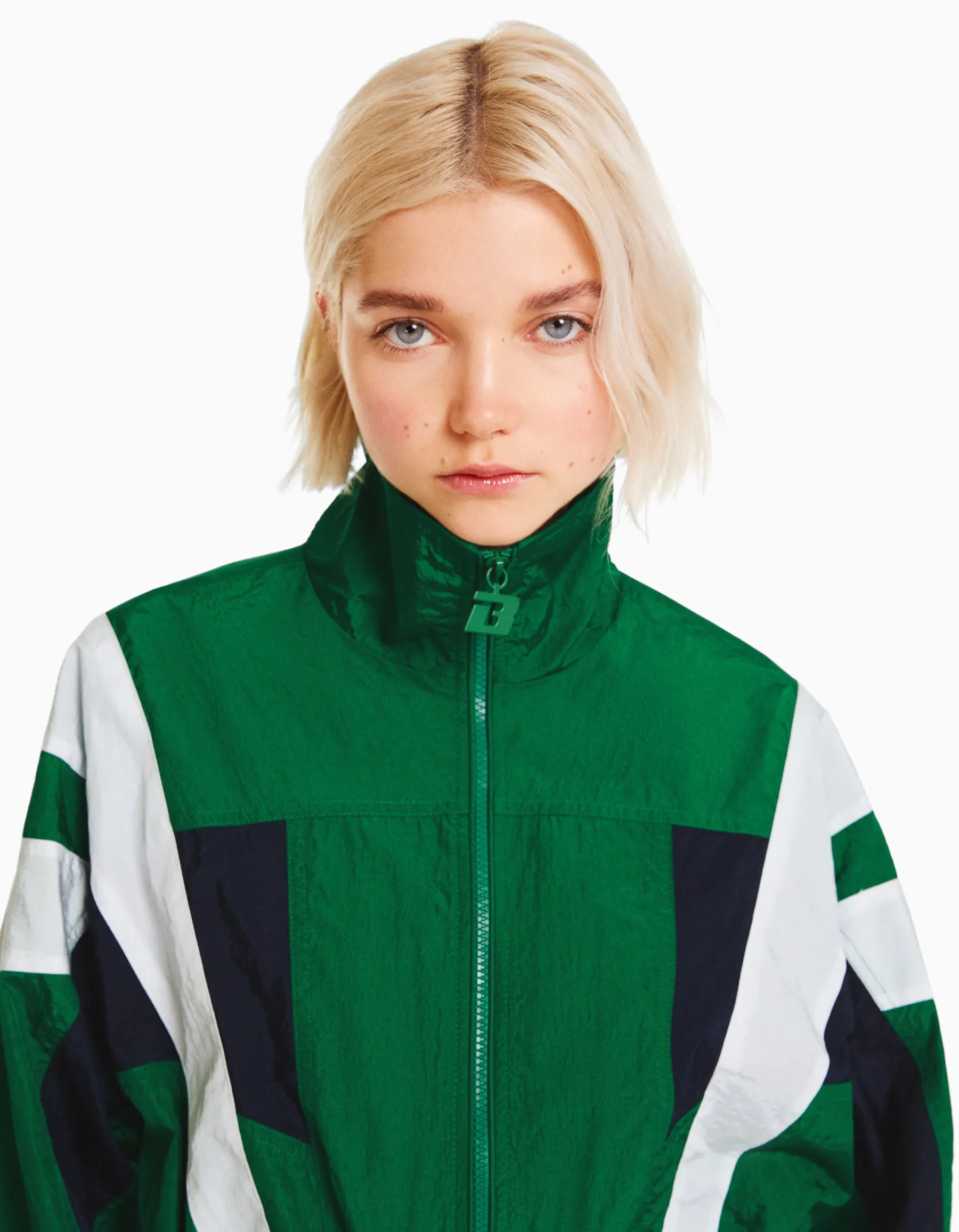 BERSHKA Blouson cropped effet nylon color block Vert Best Sale