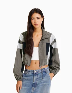 BERSHKA Blouson cropped effet nylon color block Vert Flash Sale