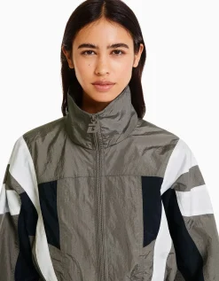 BERSHKA Blouson cropped effet nylon color block Vert Flash Sale