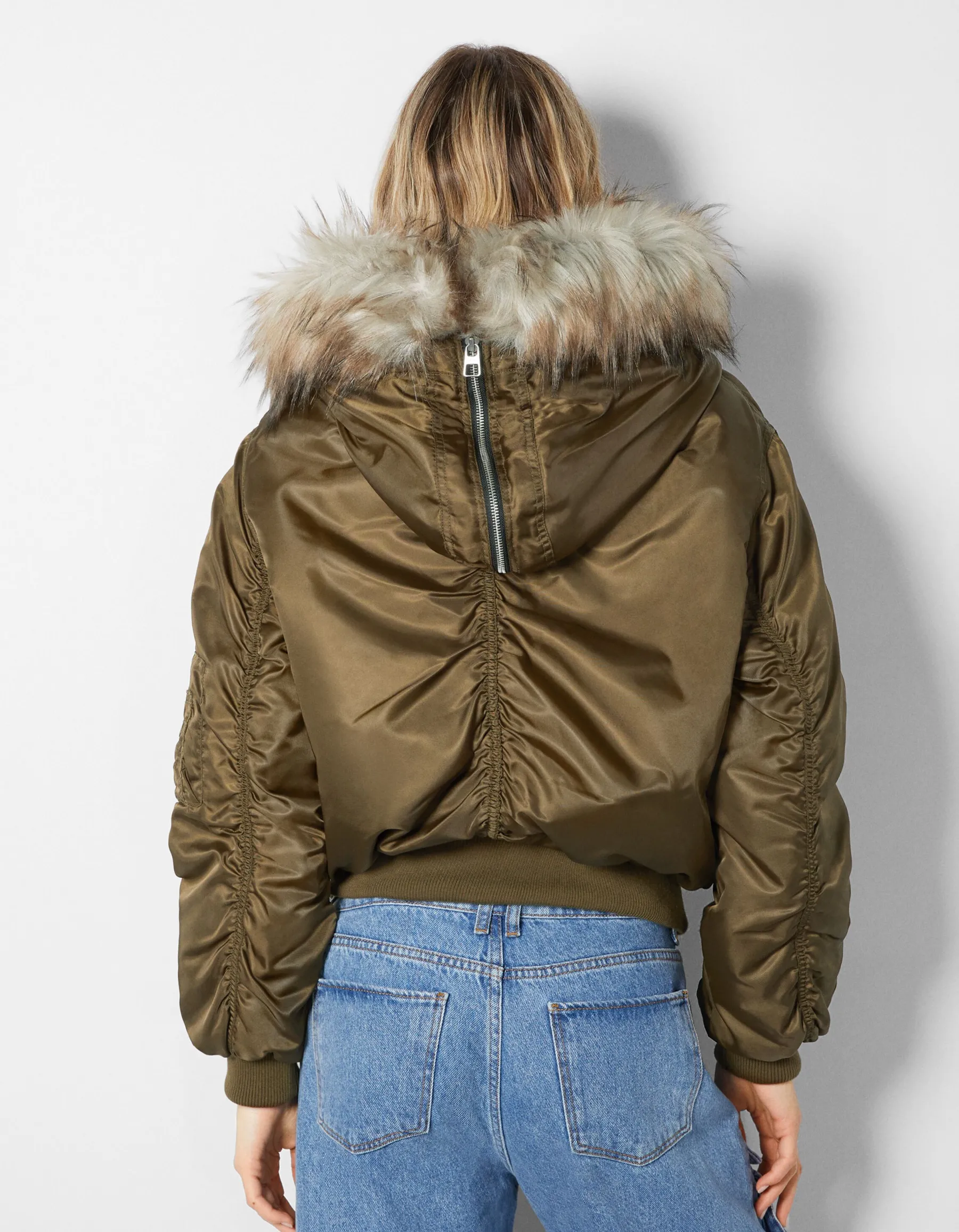 BERSHKA Blouson parka court capuche fausse fourrure Kaki Flash Sale