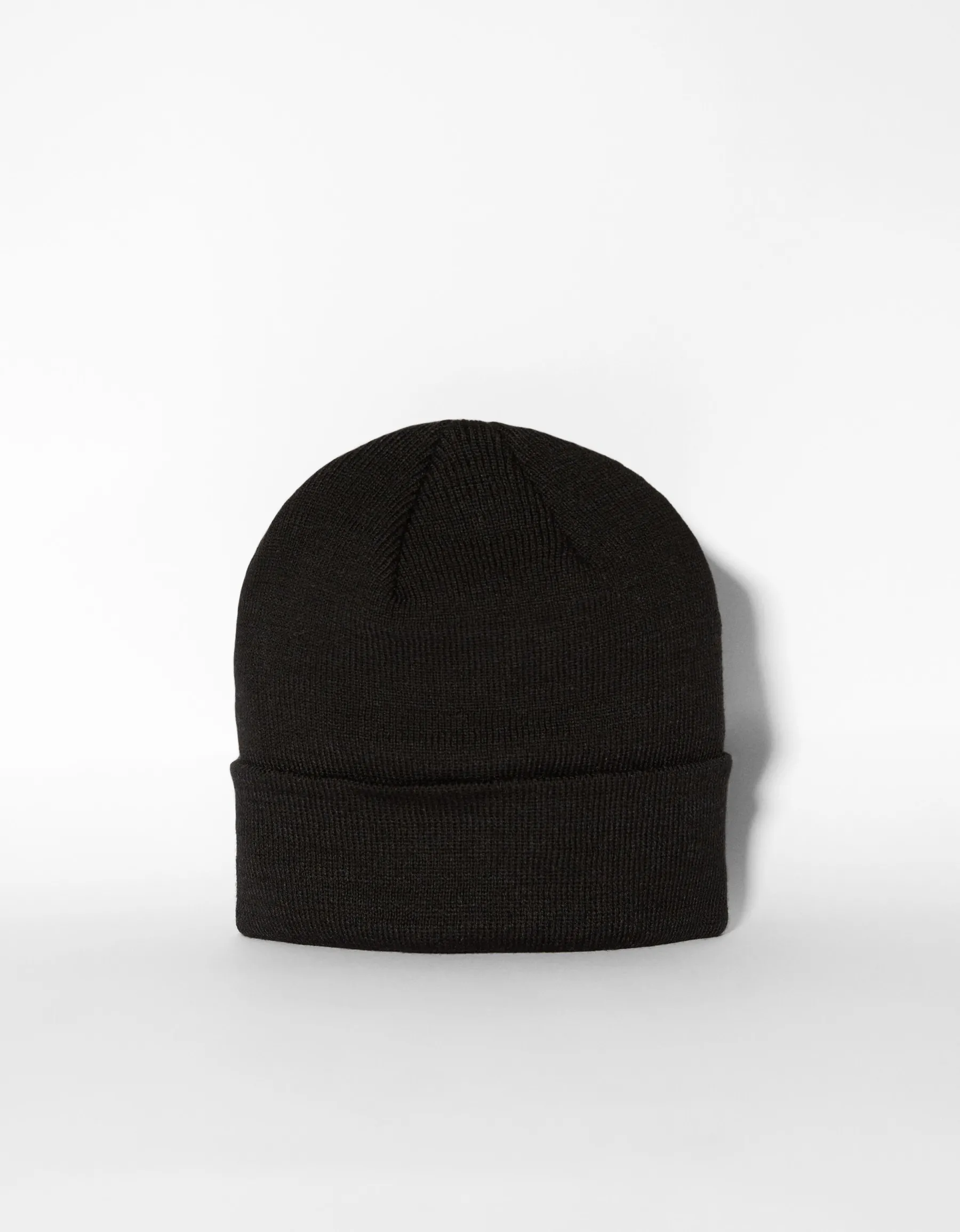 BERSHKA Bonnet basic Noir Hot