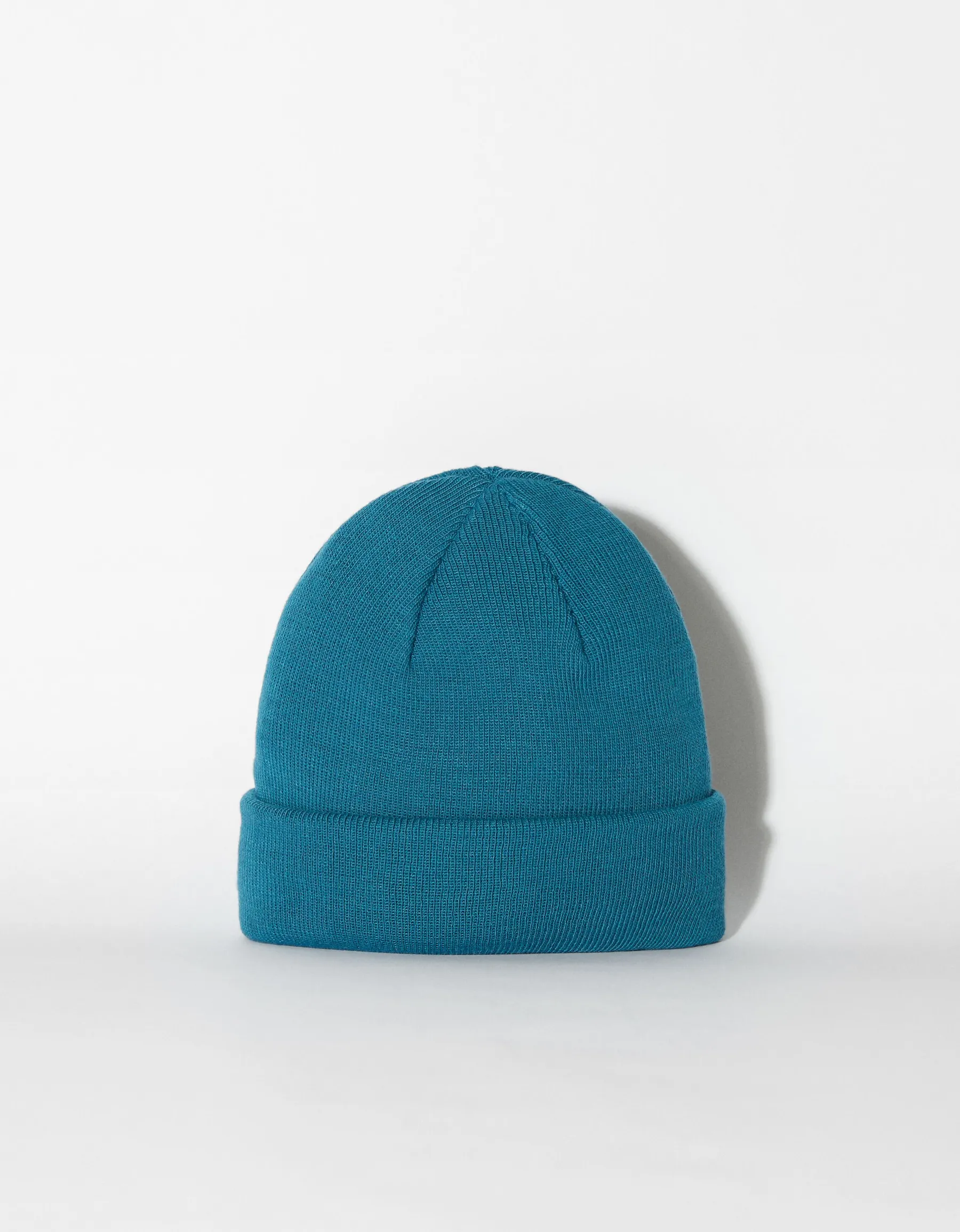 BERSHKA Bonnet bord-côte Bleu turquoise Discount