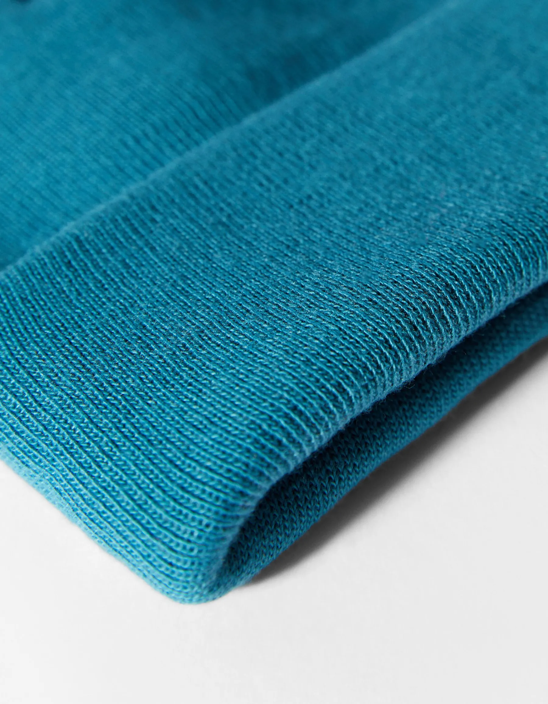 BERSHKA Bonnet bord-côte Bleu turquoise Discount