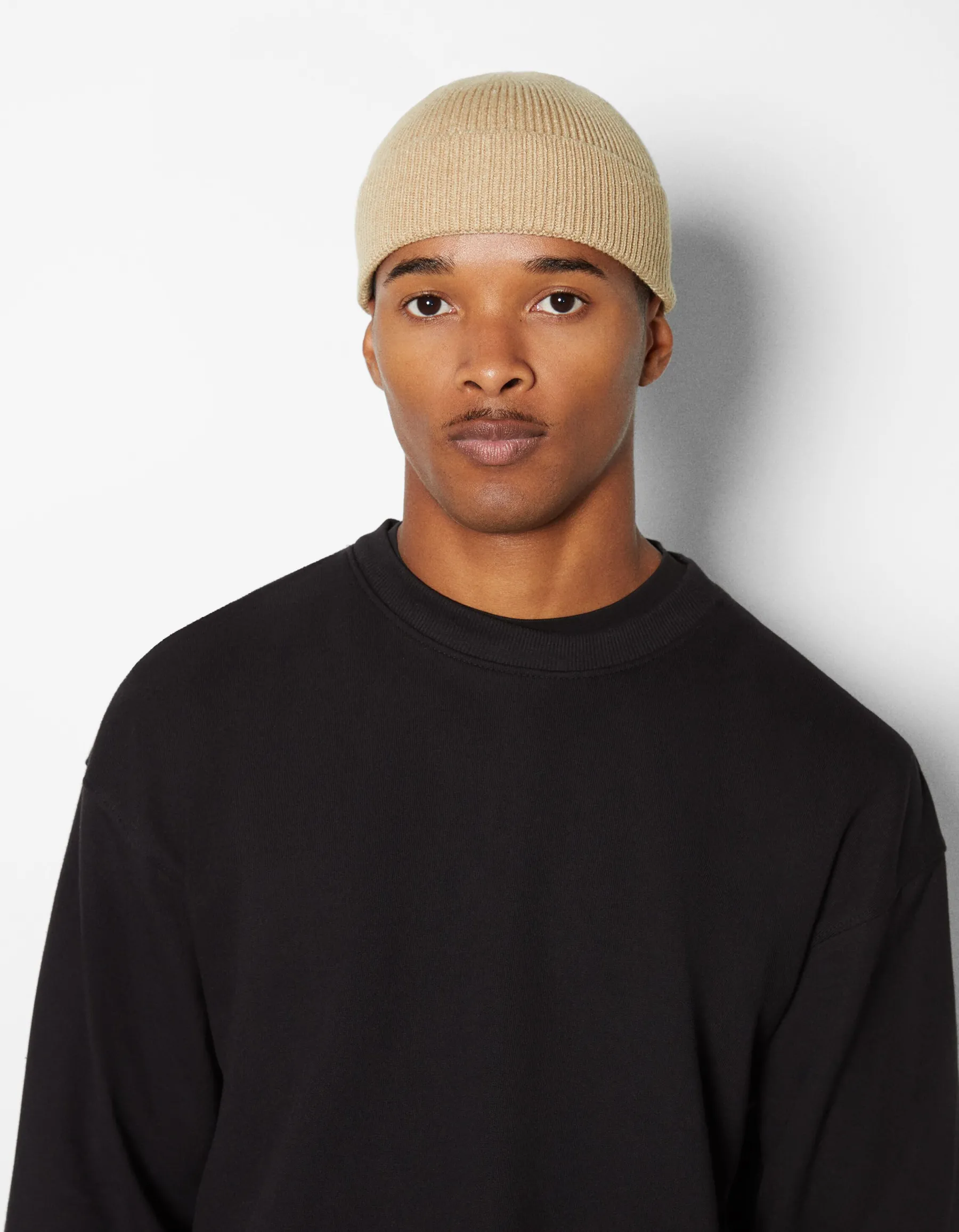 BERSHKA Bonnet court Sable Fashion