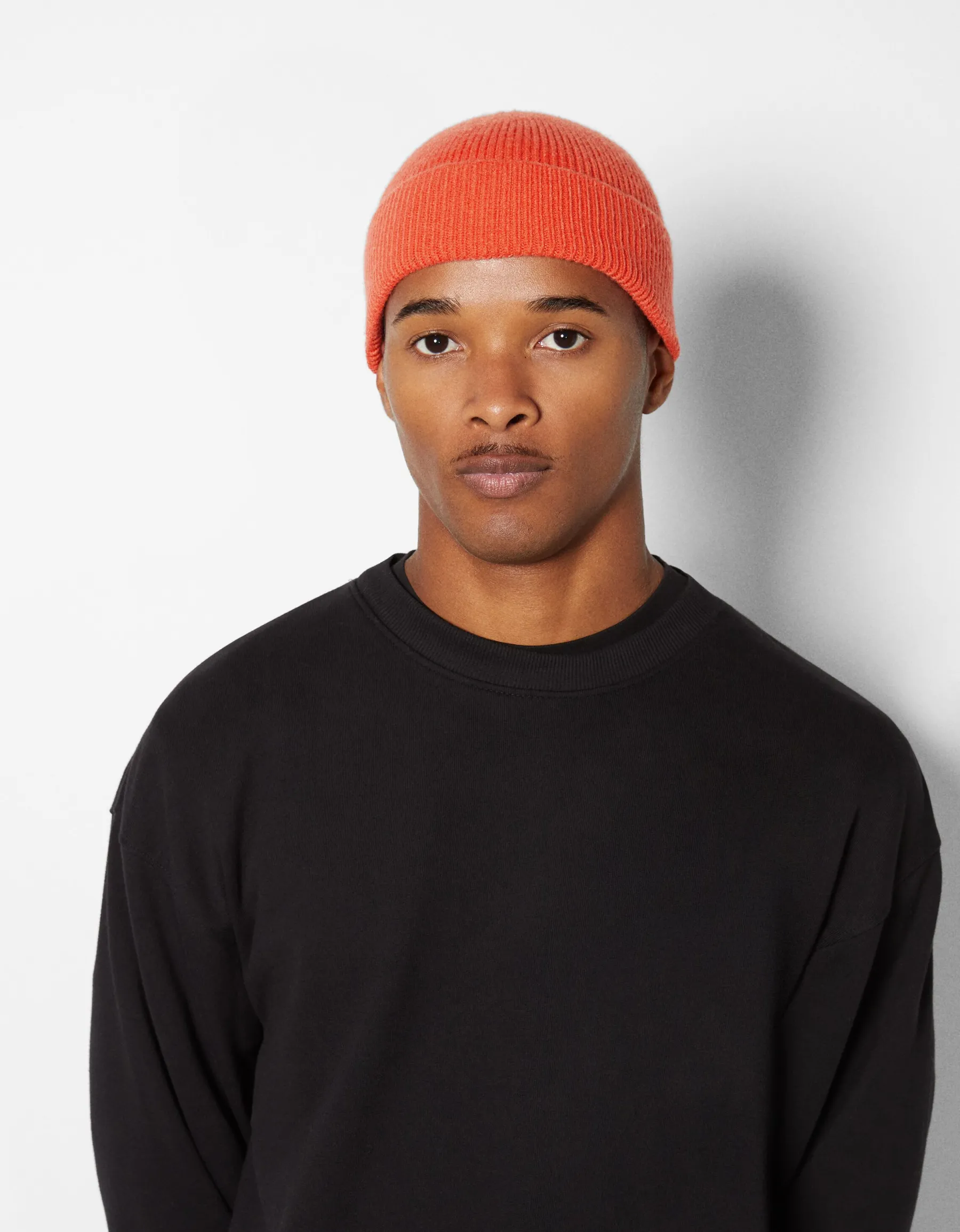 BERSHKA Bonnet court Orange Sale