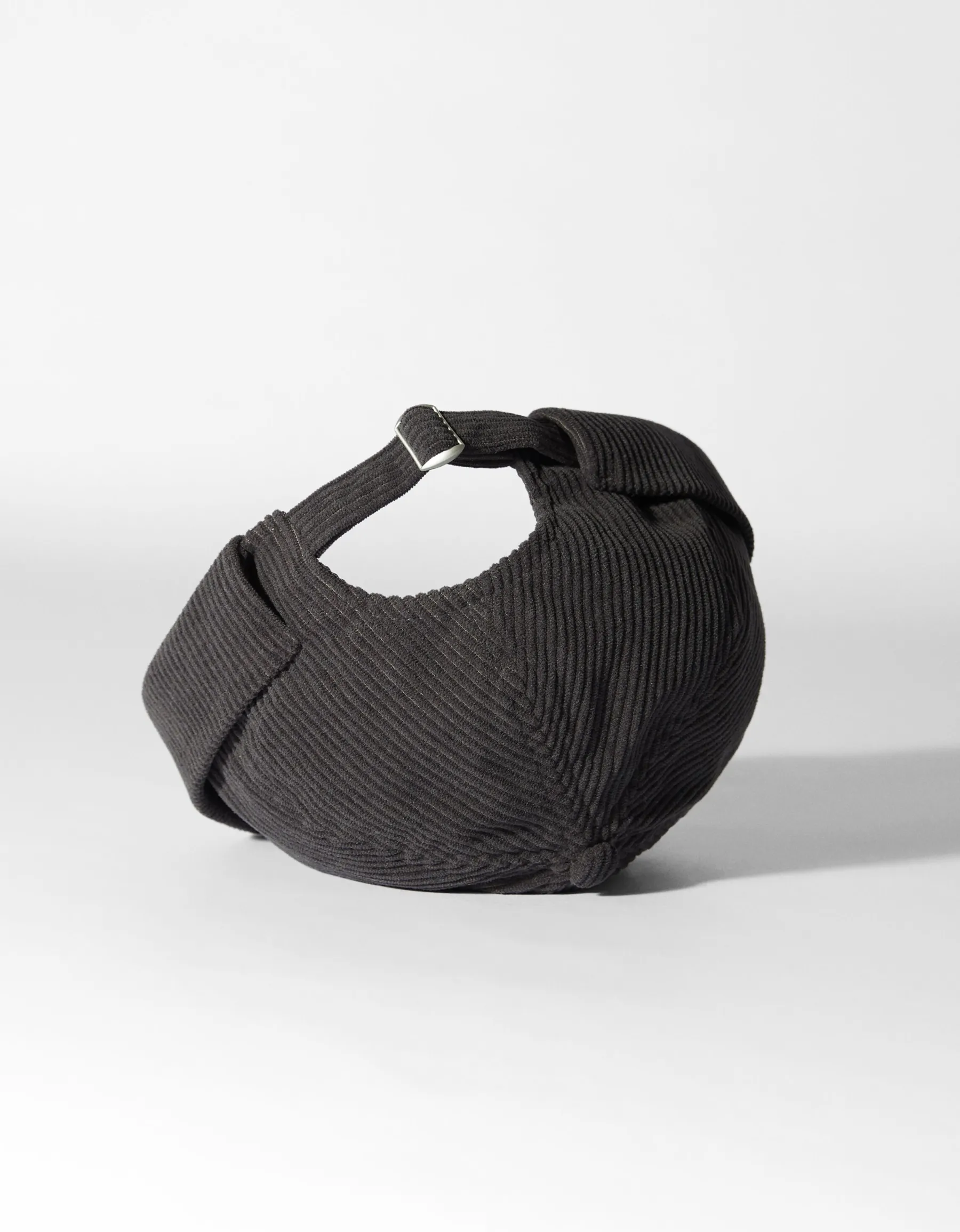 BERSHKA Bonnet court velours côtelé Sable Hot