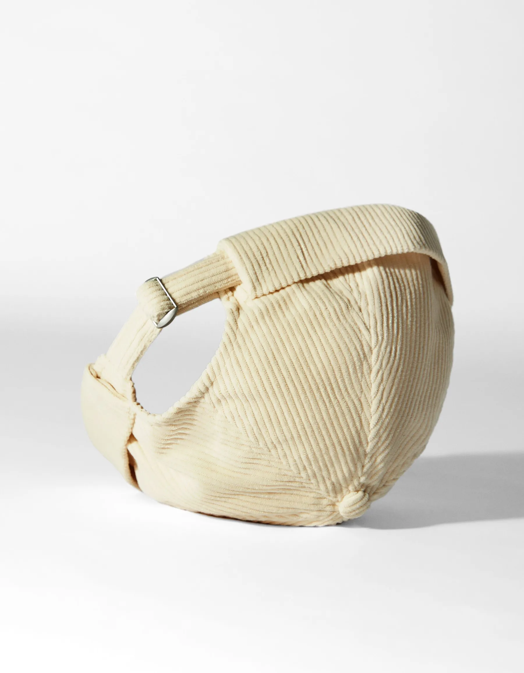 BERSHKA Bonnet court velours côtelé Sable Online