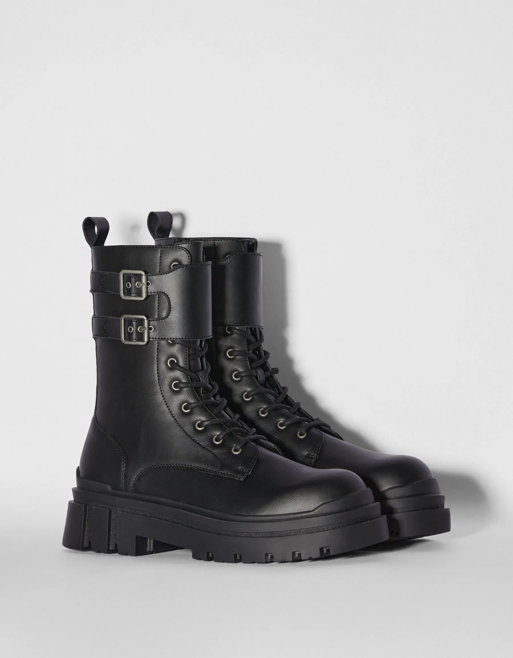 BERSHKA Bottes à lacets avec boucles homme Noir Sale