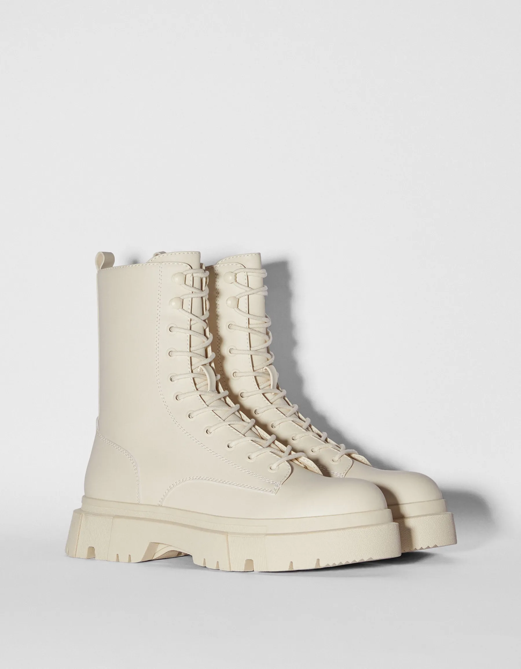 BERSHKA Bottes à lacets semelle crantée homme Écru Shop
