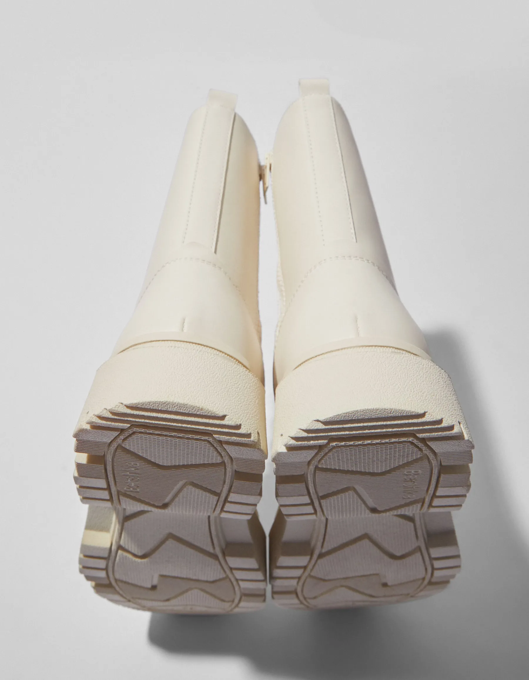 BERSHKA Bottes à lacets semelle crantée homme Écru Shop