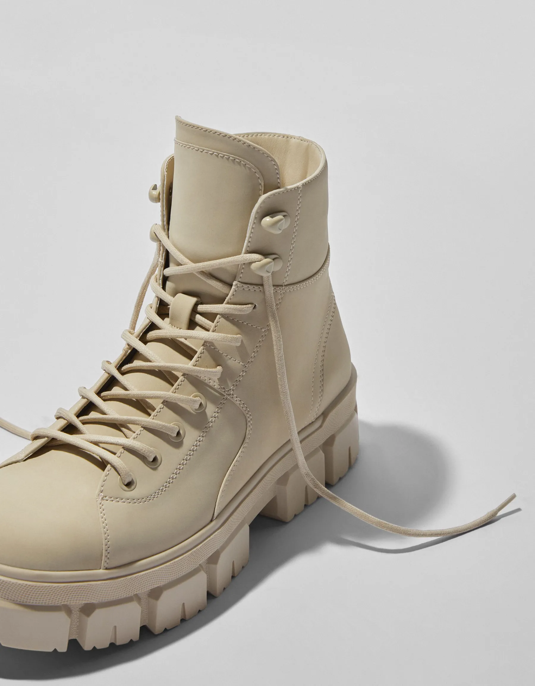 BERSHKA Bottes à lacets semelle crantée homme Sable Best Sale