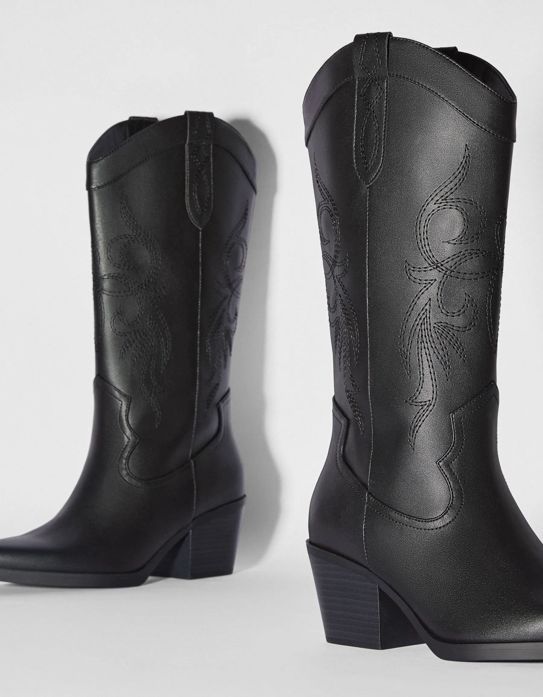 BERSHKA Bottes à talon style cowboy Noir Cheap