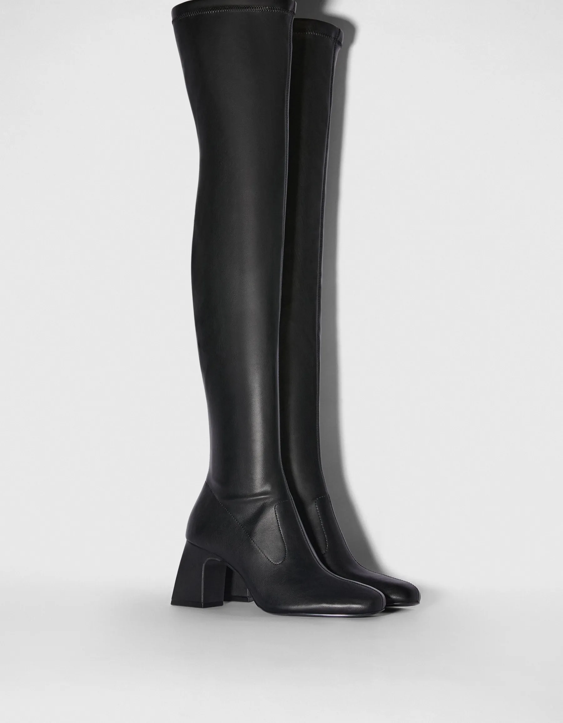 BERSHKA Bottes XL talon midi Noir Cheap