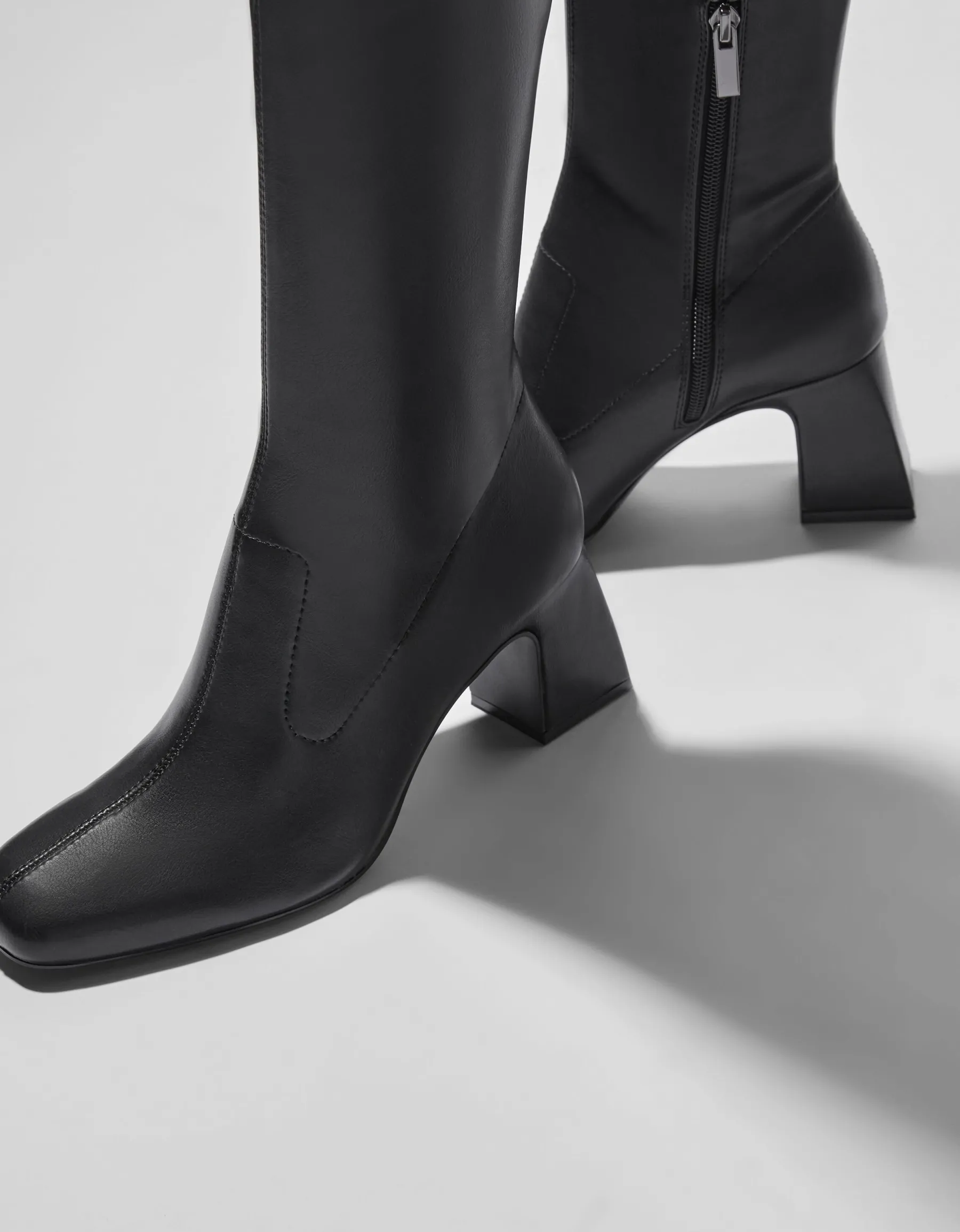 BERSHKA Bottes XL talon midi Noir Cheap