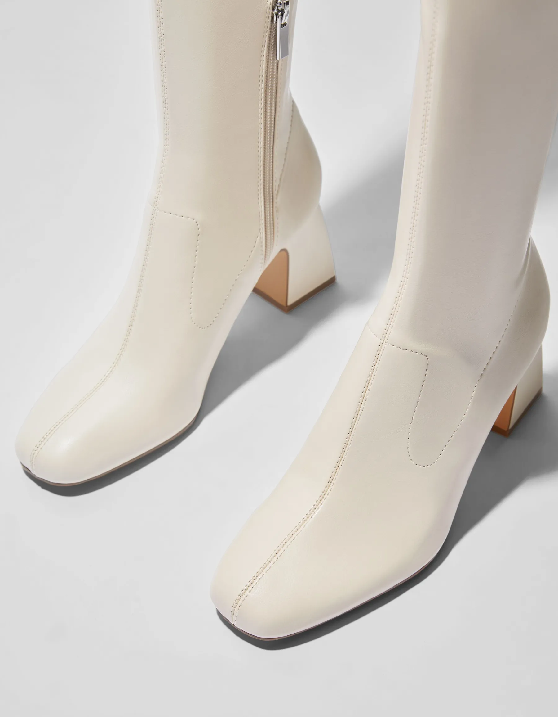 BERSHKA Bottes XL talon midi Noir Store