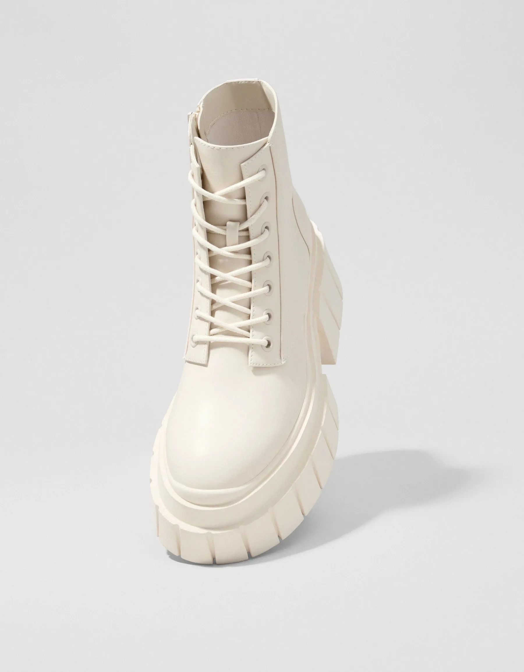 BERSHKA Bottines à lacets plateforme rayée Écru Fashion