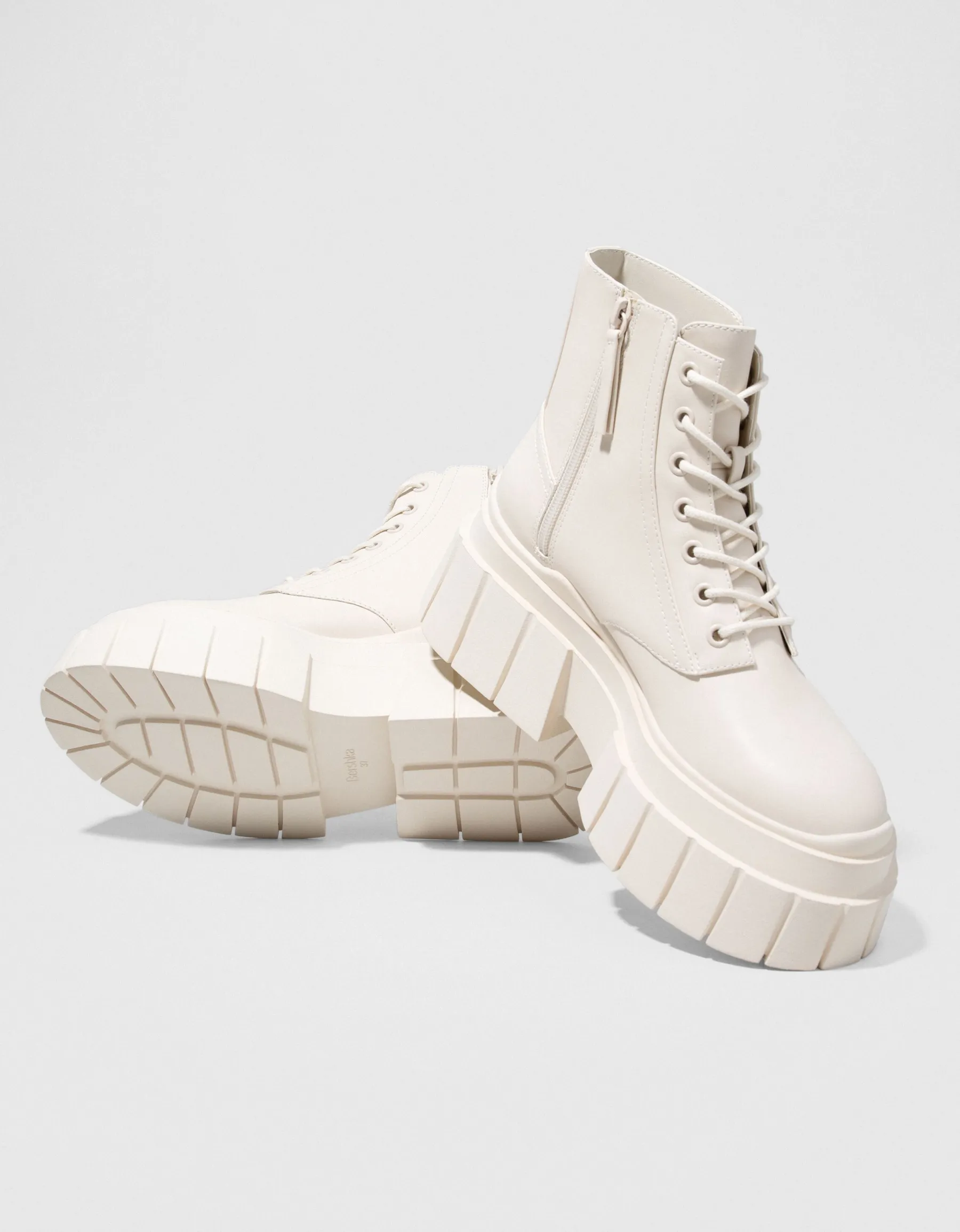 BERSHKA Bottines à lacets plateforme rayée Écru Fashion