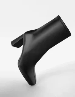 BERSHKA Bottines à talon moulantes Écru Store