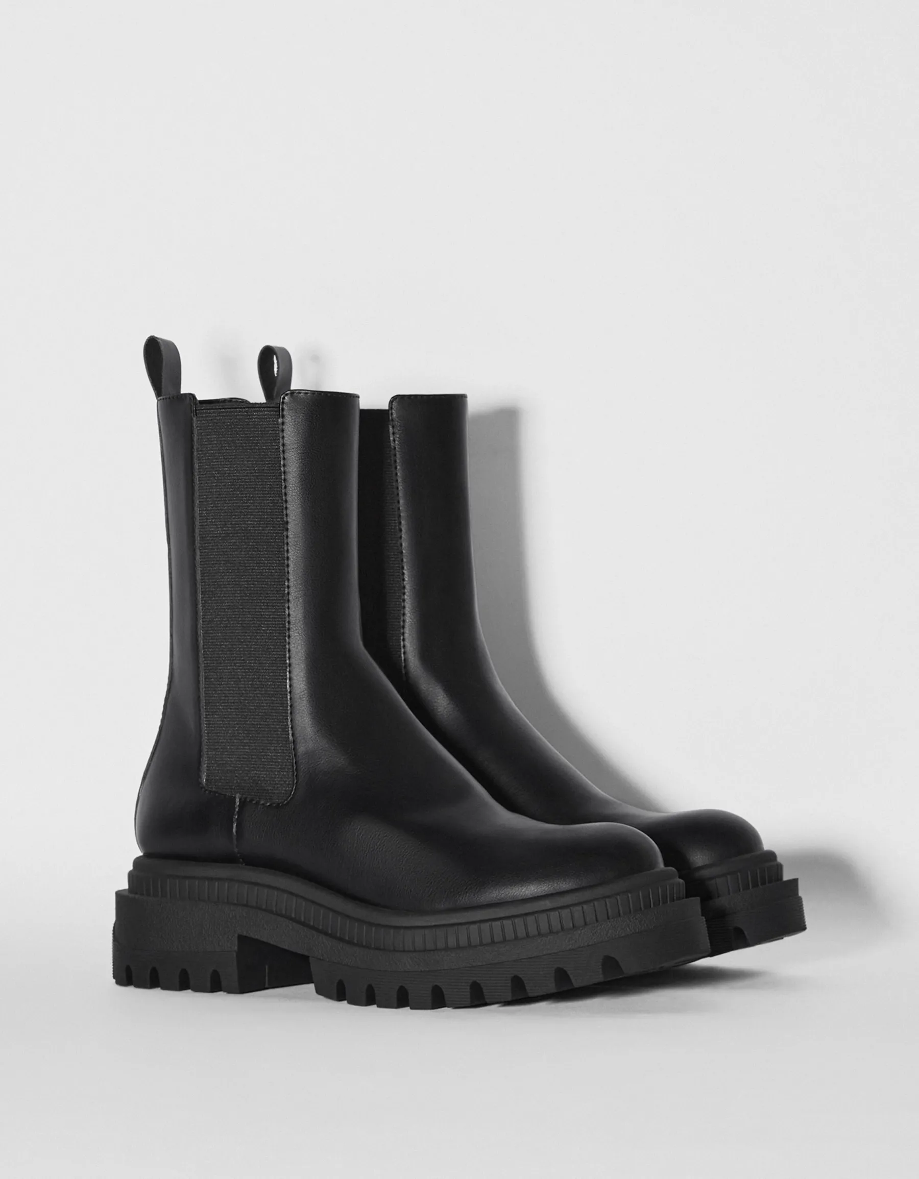 BERSHKA Bottines plates avec bandes élastiques Noir Online