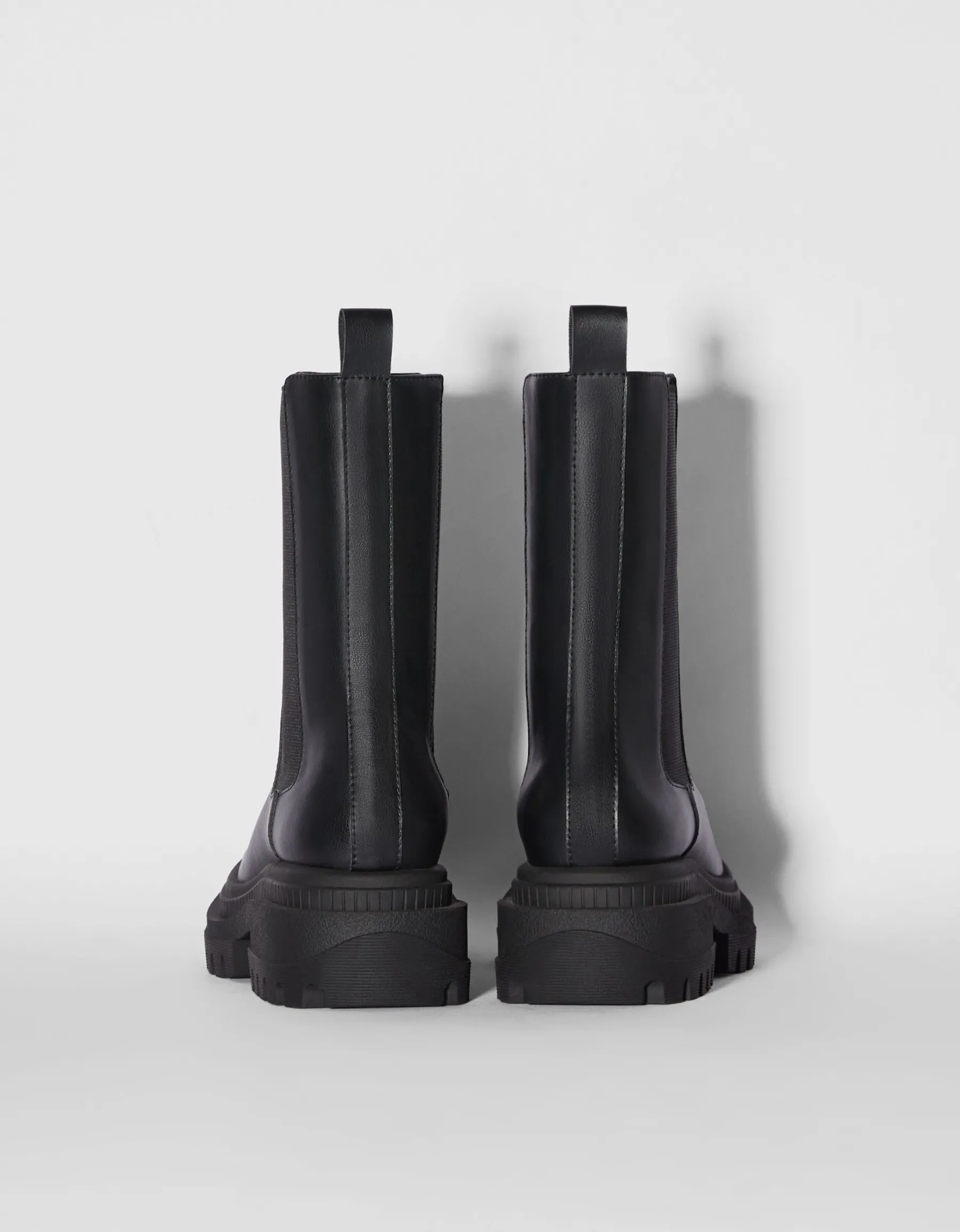 BERSHKA Bottines plates avec bandes élastiques Noir Online