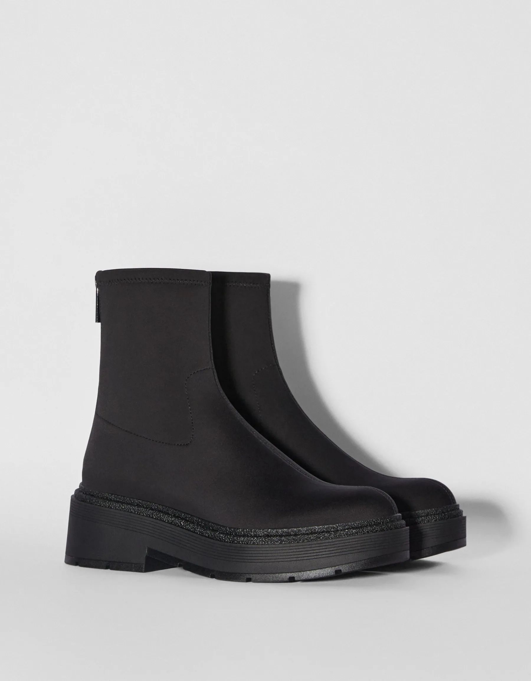 BERSHKA Bottines plates moulantes Noir Cheap