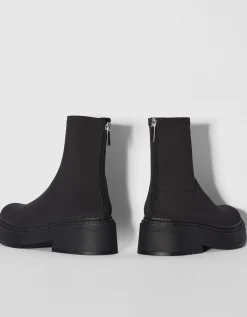 BERSHKA Bottines plates moulantes Noir Cheap