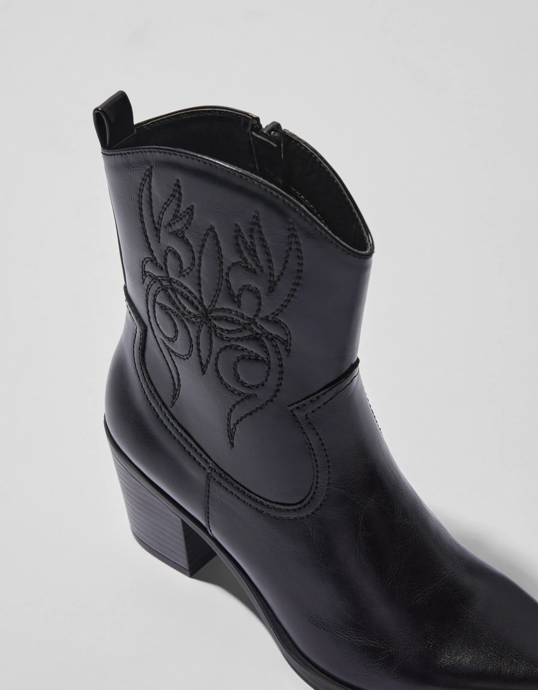 BERSHKA Bottines talon cowboy Noir Online