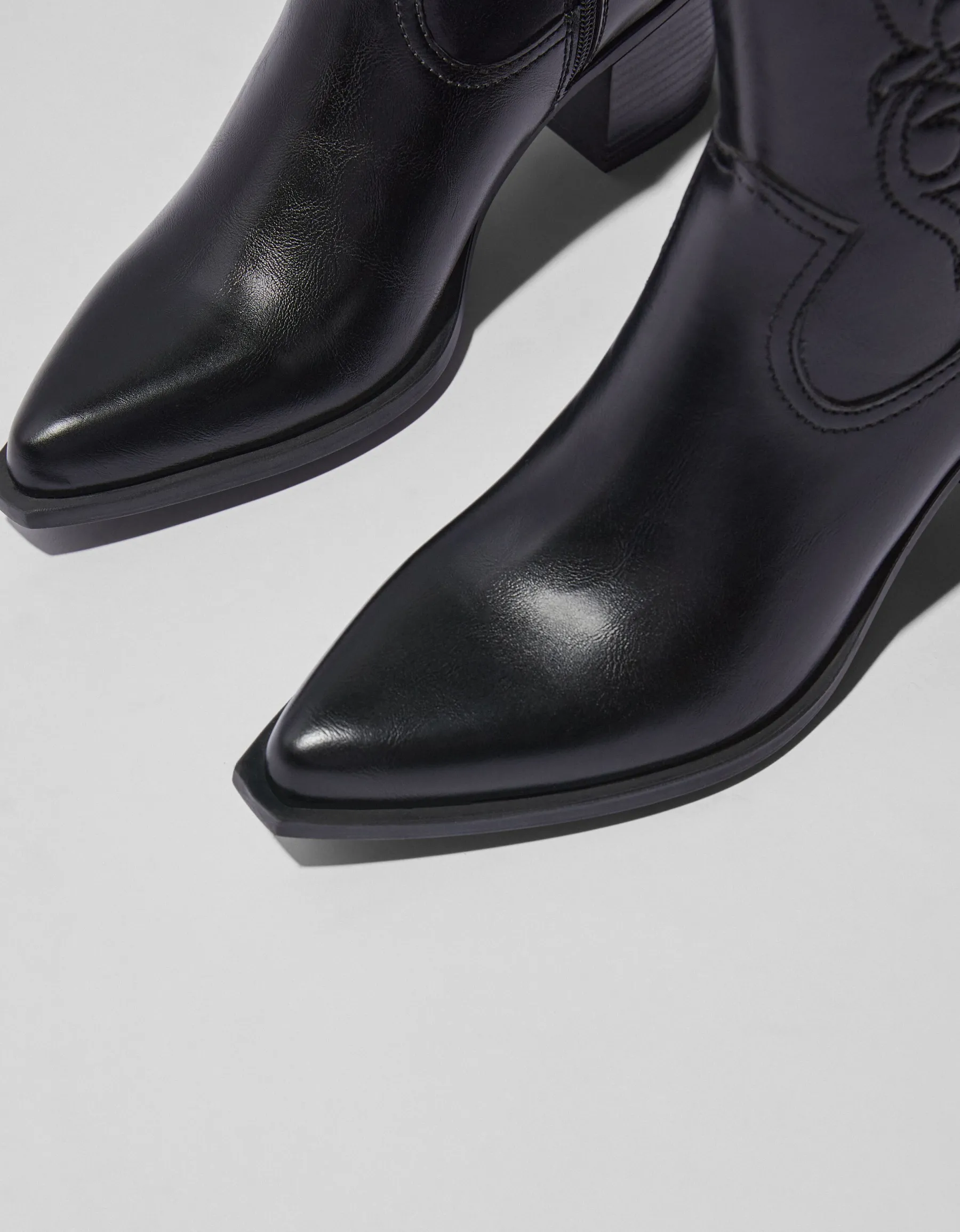 BERSHKA Bottines talon cowboy Noir Online