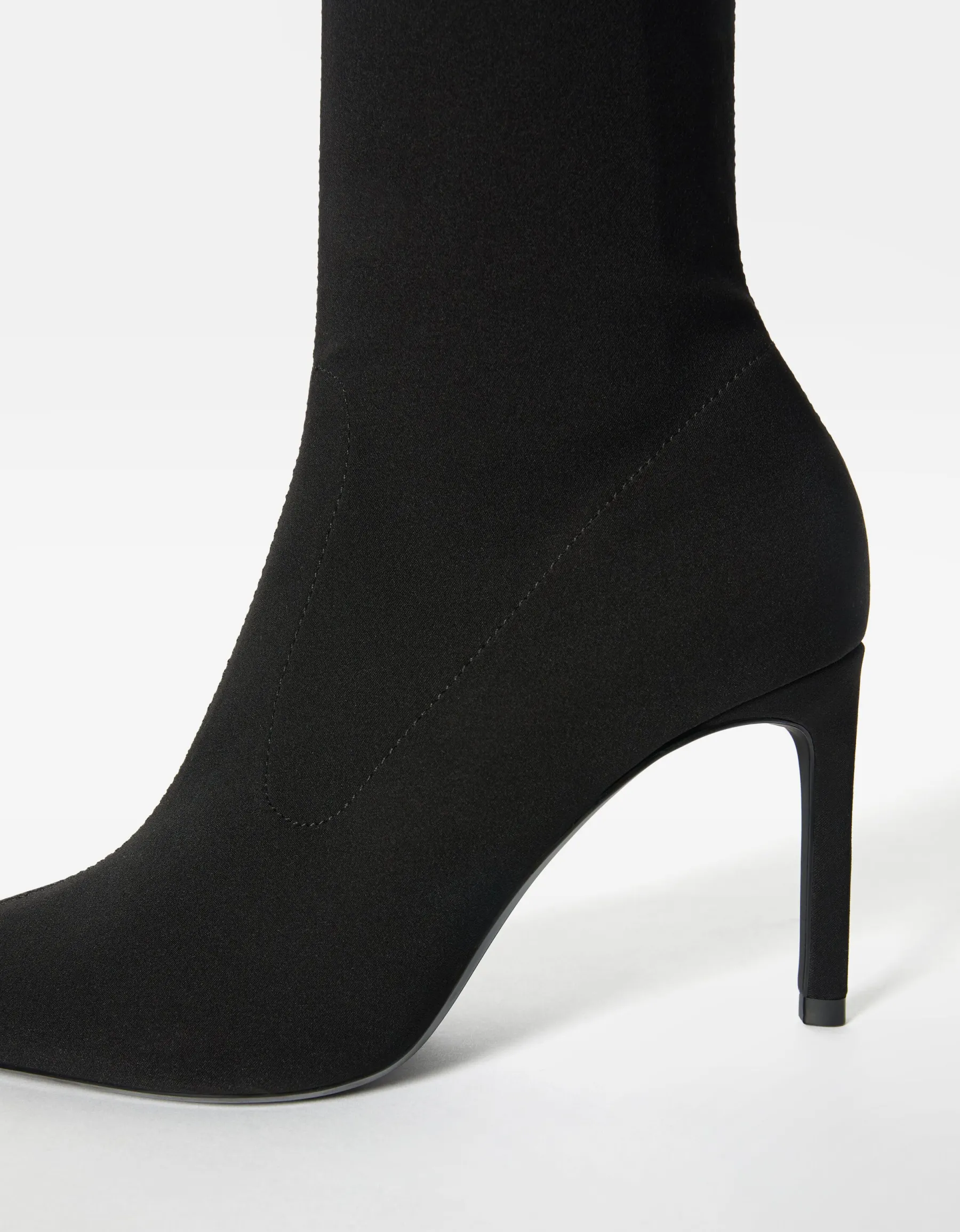 BERSHKA Bottines talon moulantes Noir Cheap