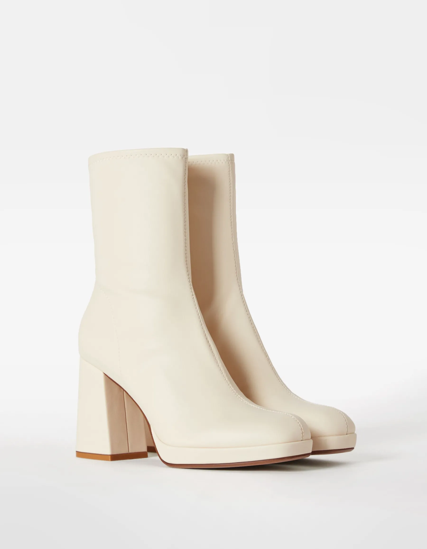BERSHKA Bottines talon moulantes mini plateforme Écru Outlet