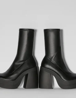 BERSHKA Bottines talon plateforme moulantes Écru Store