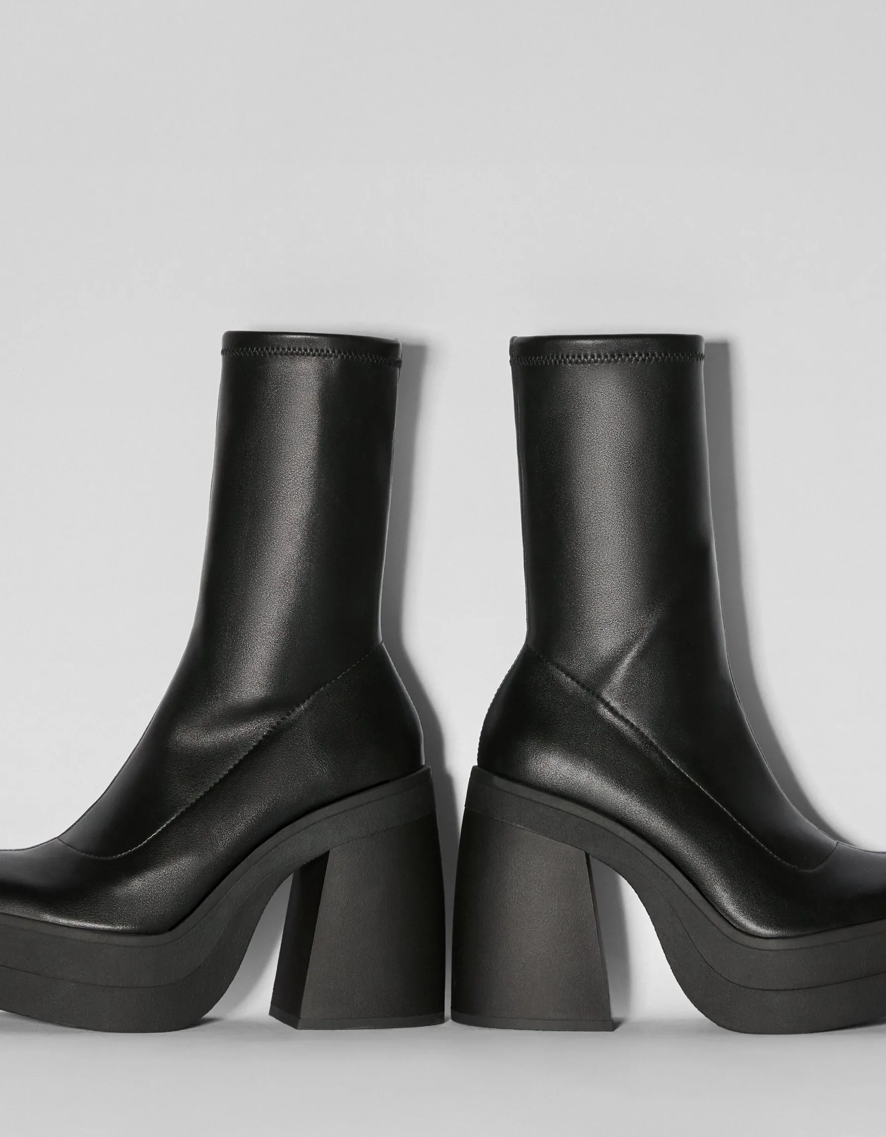 BERSHKA Bottines talon plateforme moulantes Écru Hot