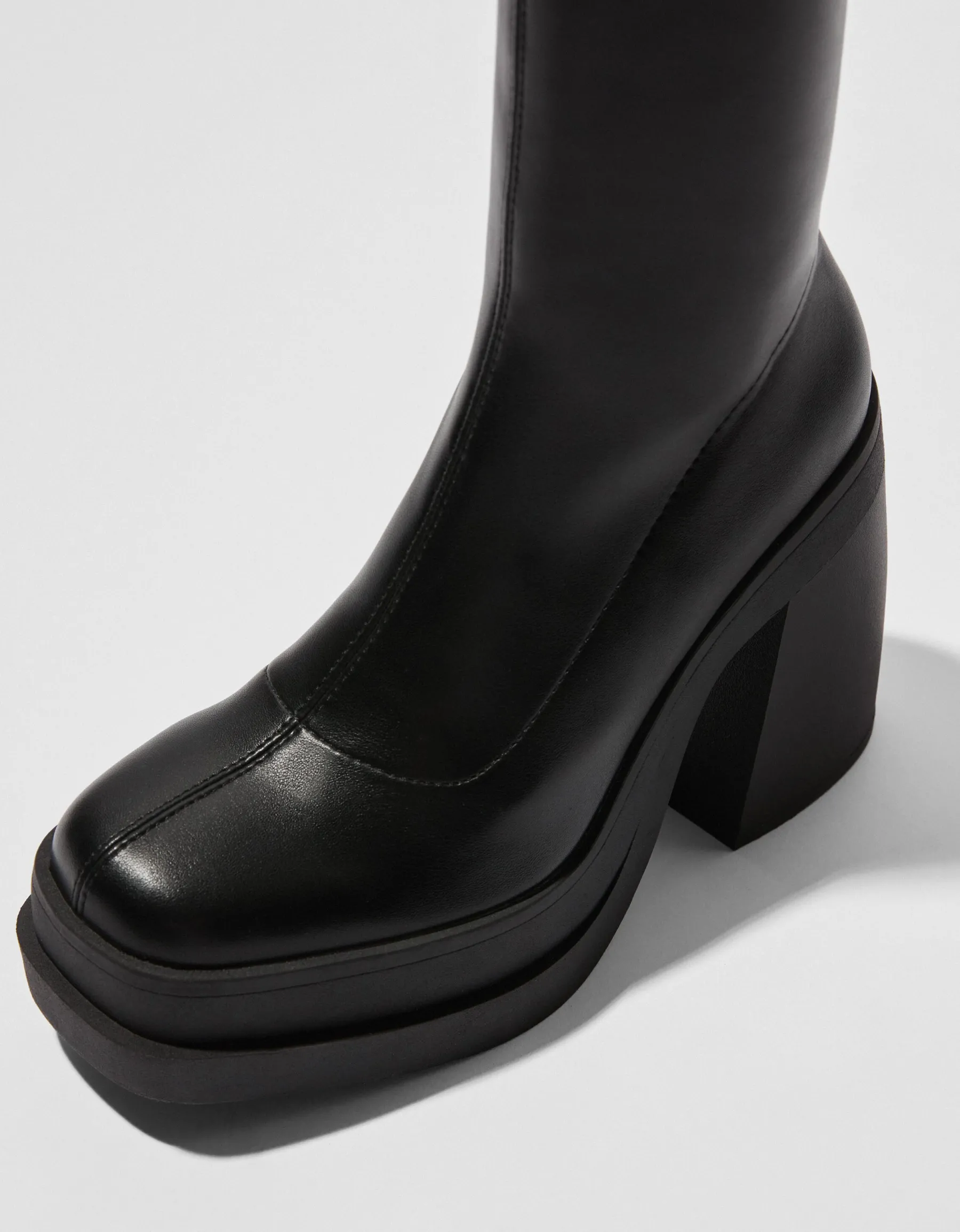 BERSHKA Bottines talon plateforme moulantes Écru Hot