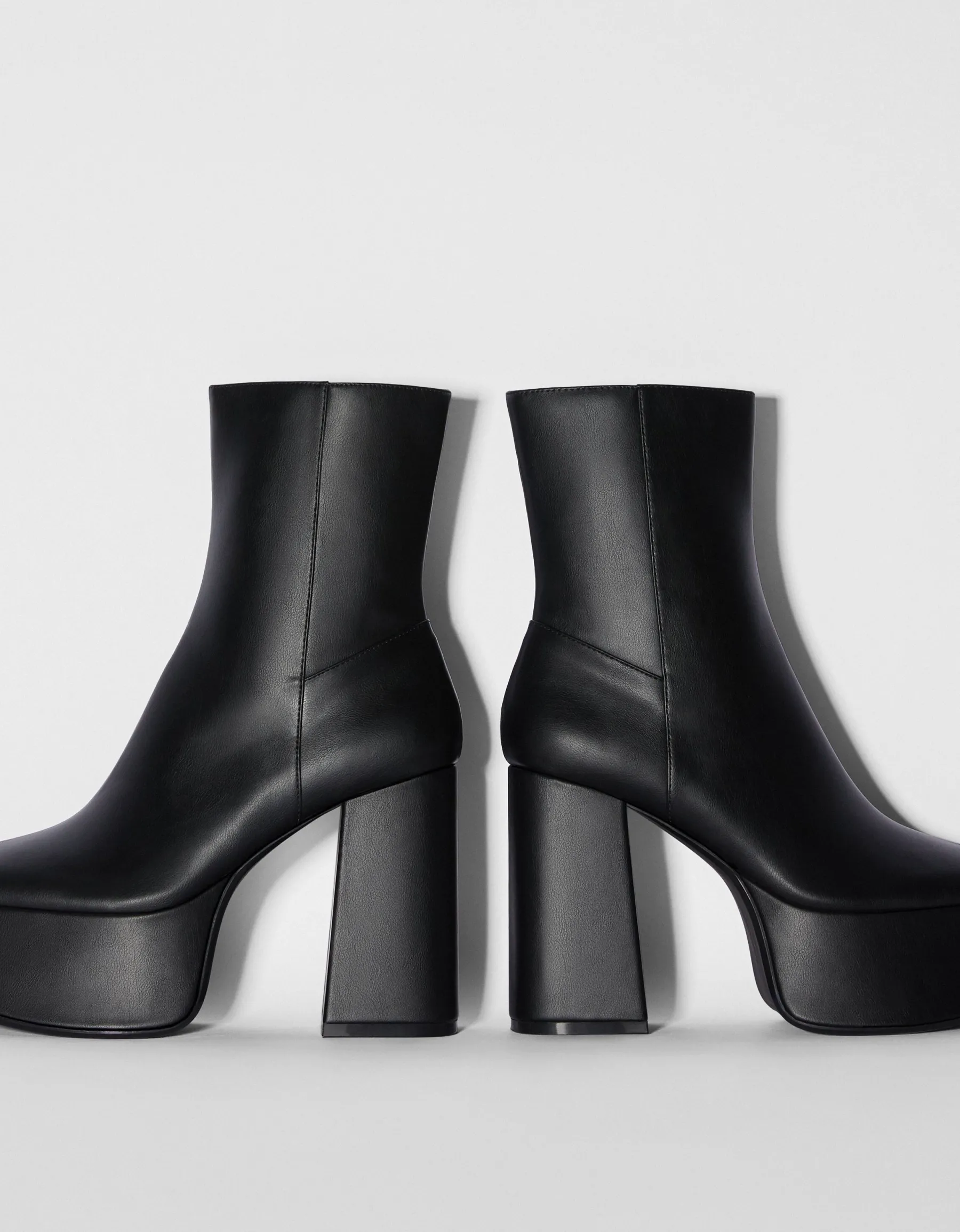 BERSHKA Bottines talon plateforme XL Noir Hot