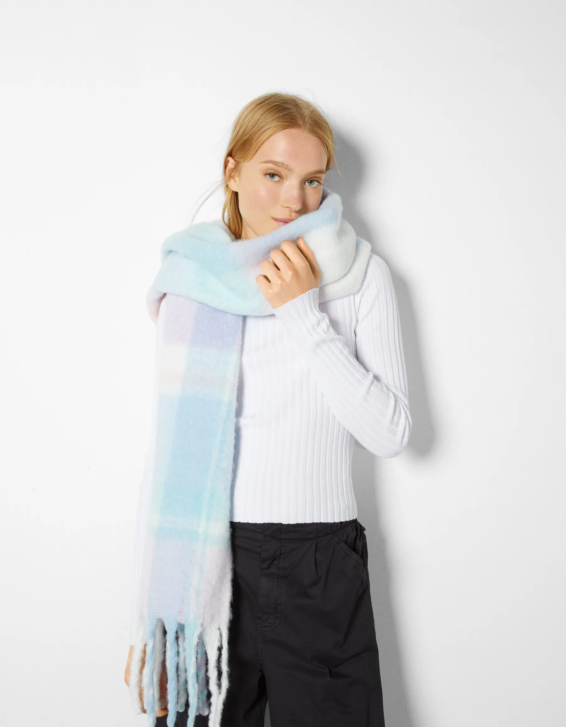 BERSHKA Écharpe à carreaux Violet Fashion