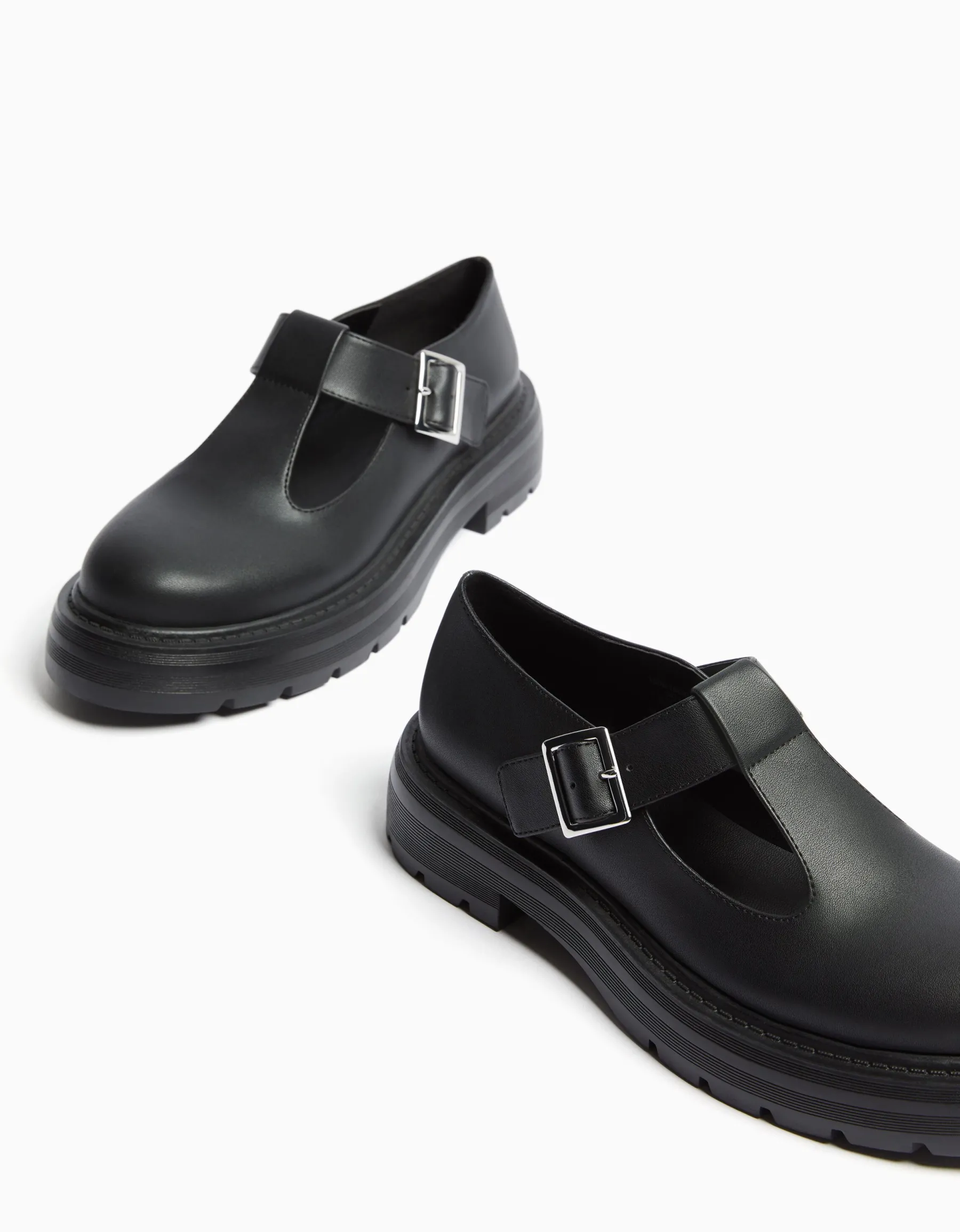 BERSHKA Chaussures plates type Mary Jane Noir Cheap